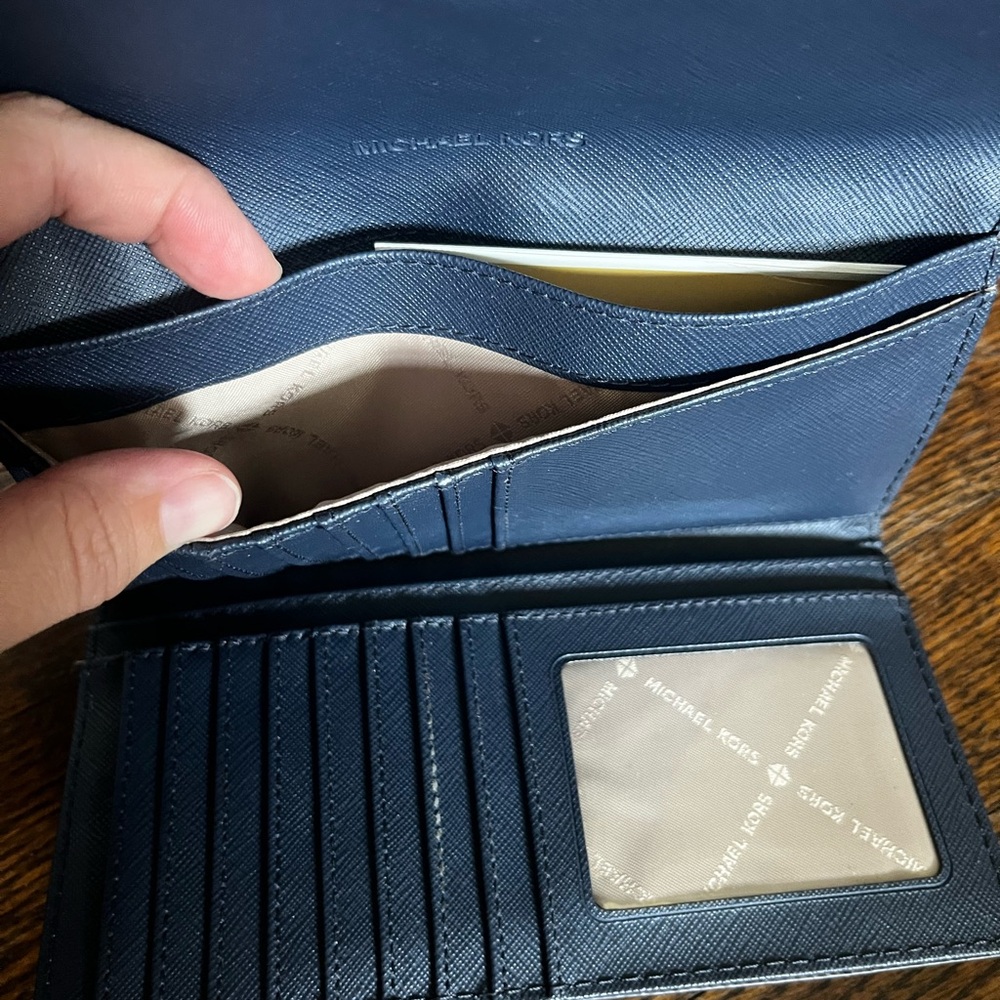 Michael Kors wallet - Picture 4 of 7